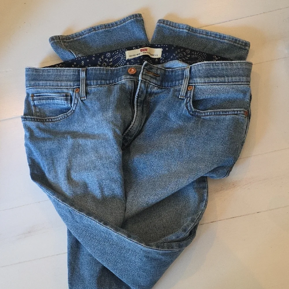 Levi's Women's Straight Blue Jeans - Picture 3 of 5